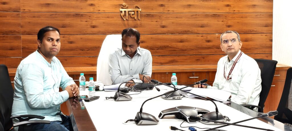 अबुआ साथी पोर्टल पर आए शिकायतों की समीक्षा बैठक, लंबित मामलों के शीघ्र निष्पादन के निर्देश