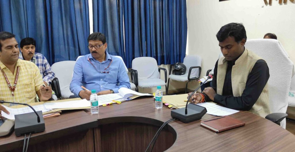 रांची में DMFT, MPLADS, CSR योजनाओं की समीक्षा बैठक, DC ने दिए सख्त निर्देश