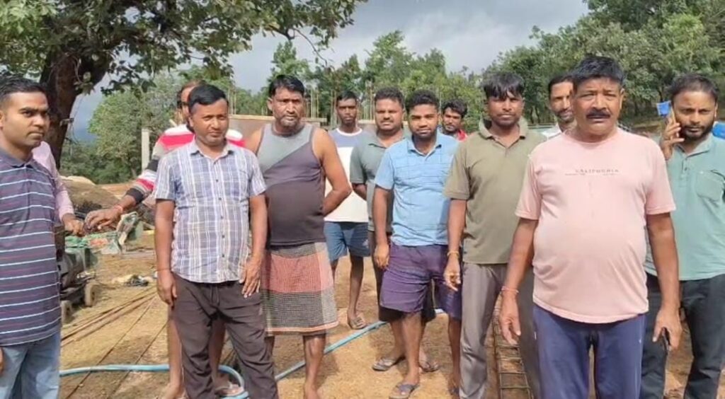 जोरी गांव में अस्पताल निर्माण कार्य में अनियमितता के आरोप, ग्रामीणों ने जांच की मांग की