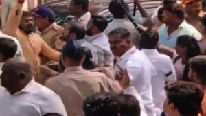 पुणे भाजपा कांग्रेस झड़प