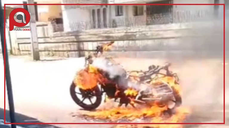 चलती बाइक बनी आग का गोला, सूझबूझ से बची युवक की जान