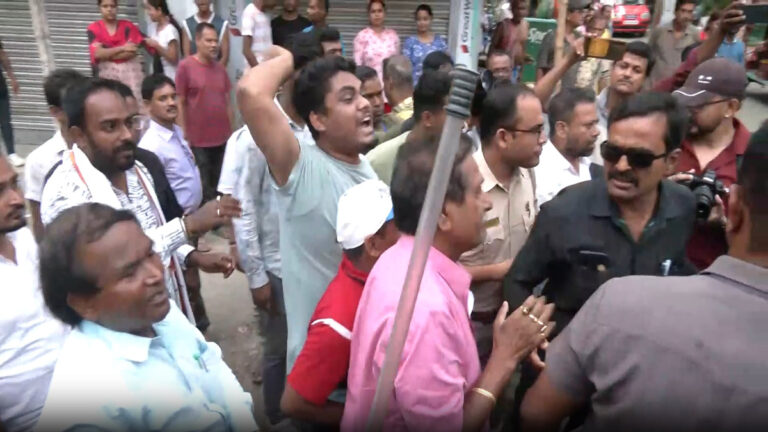 बंगाल चुनाव में खूनी संघर्ष: भाजपा प्रत्याशी की गाड़ी टूटी, सुरक्षाकर्मियों से छीने हथियार बंगाल चुनाव हिंसा