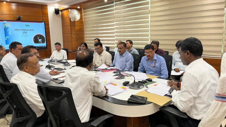 अनाबद्ध निधि की योजनाओं में ढिलाई पर चेतावनी, 2 रद्द, 7 को समय पर पूरा करने का अल्टीमेटम