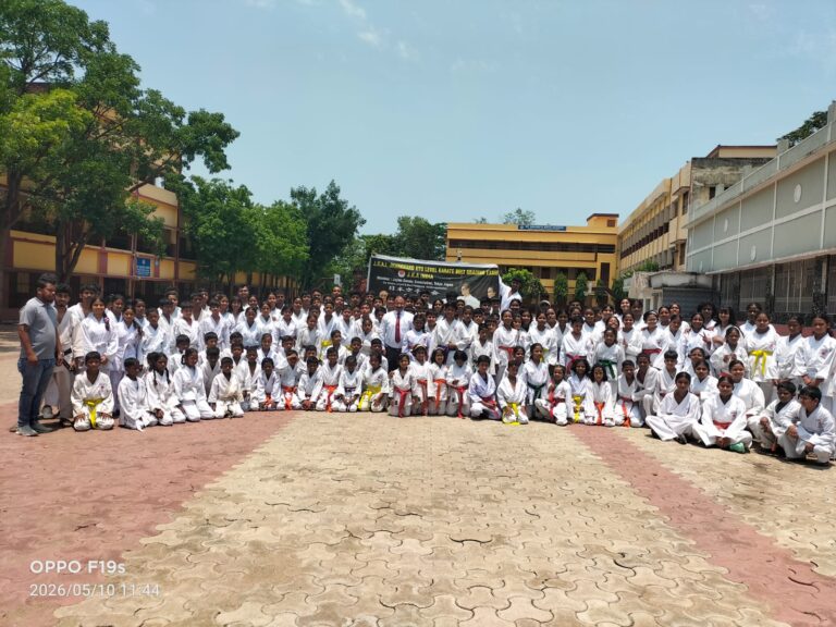 चाईबासा में कराटे का दमदार प्रदर्शन, 175 खिलाड़ियों ने दी बेल्ट ग्रेडिंग परीक्षा
