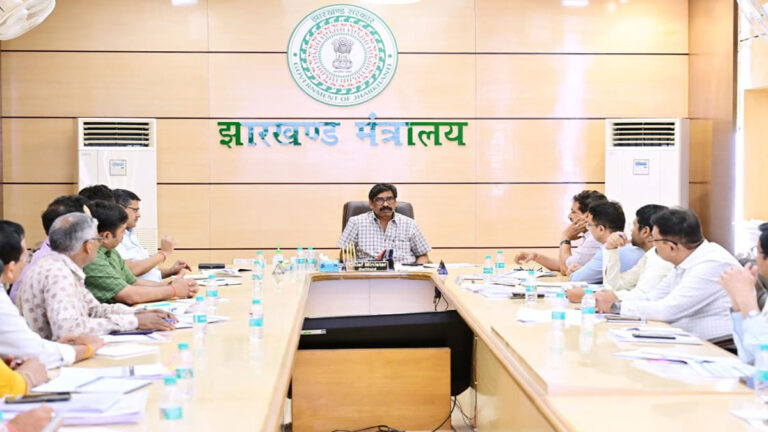 हेमंत सोरेन का शिक्षा विभाग को अल्टीमेटम, हर पंचायत तक पहुंचे क्वालिटी एजुकेशन
