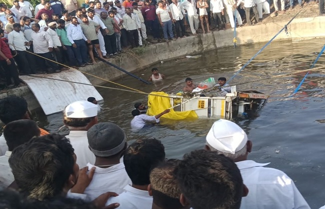 गहरे कुएं में गिरा श्रद्धालुओं से भरा पिकअप टेम्पो, 8 की मौत, राष्ट्रपति और उपराष्ट्रपति ने जताया शोक