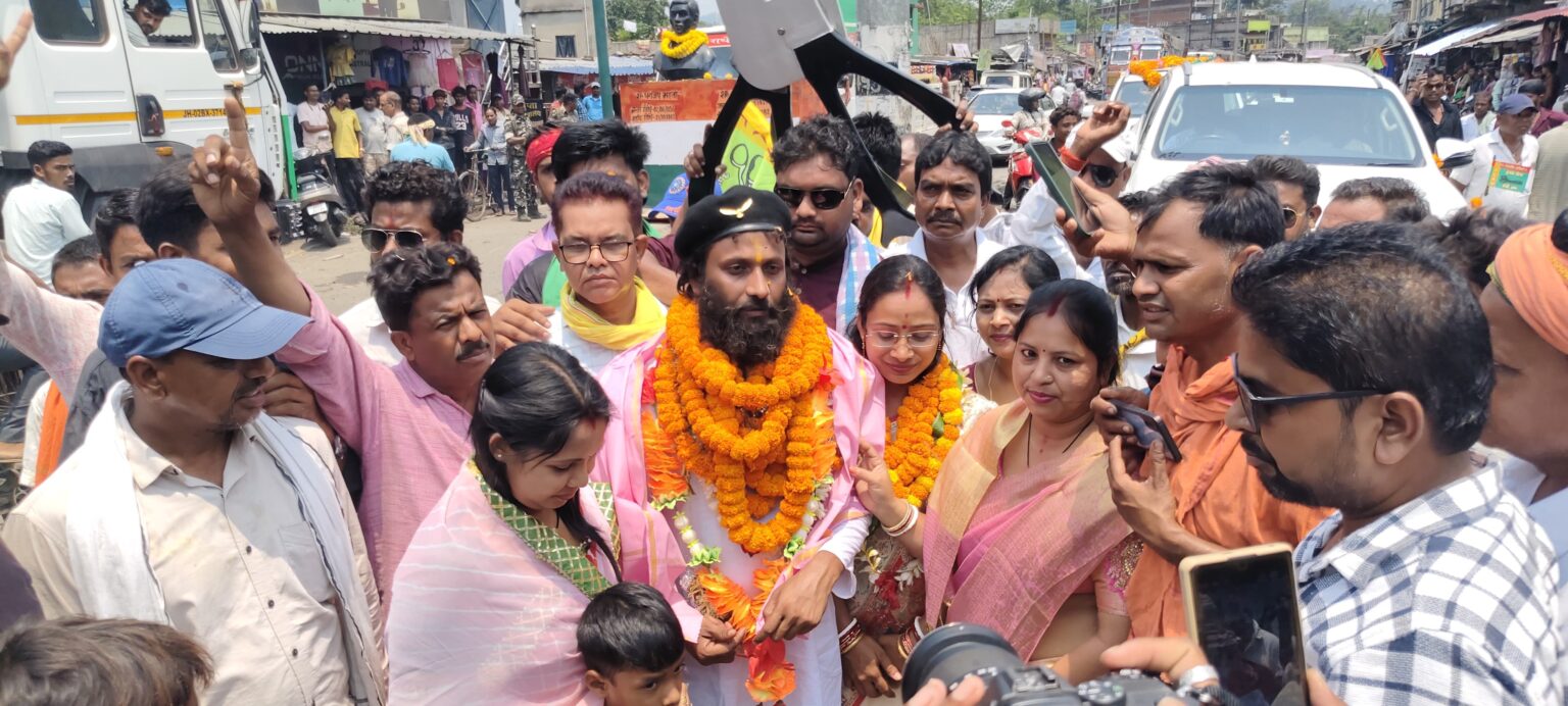 7 माह बाद जेल से रिहा हुए तरुण महतो, ईचागढ़ में भव्य बाइक रैली से हुआ जोरदार स्वागत