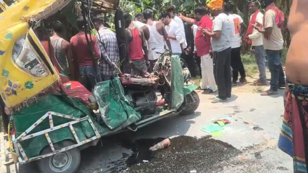 मोतिहारी में दर्दनाक सड़क हादसा, पिकअप-ऑटो की टक्कर में चार की मौत