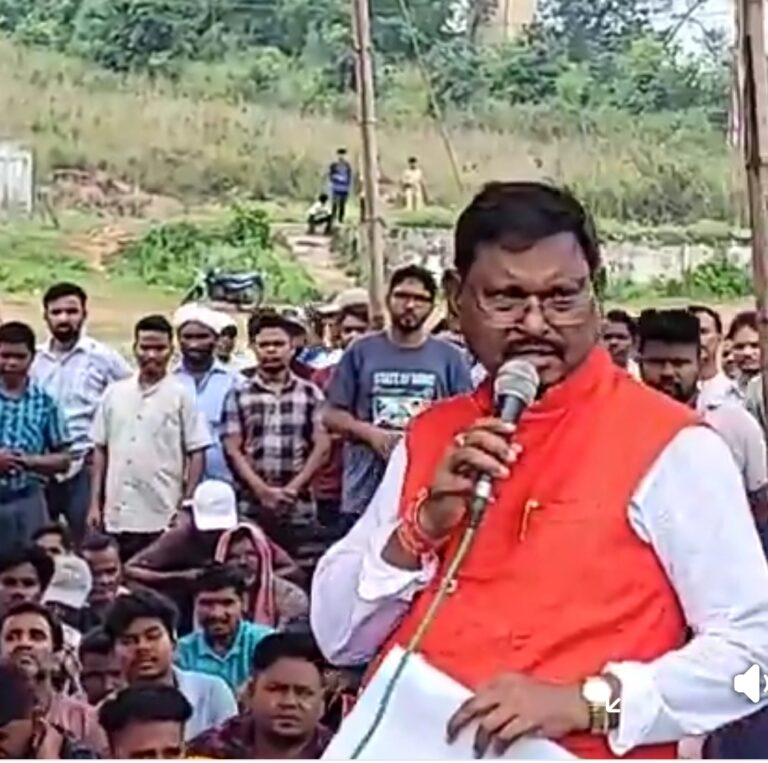 तुरामडीह माइंस विवाद गरमाया, नांदूप में अर्जुन मुंडा के खिलाफ फूटा ग्रामीणों का गुस्सा