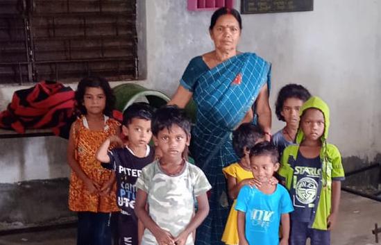 उपायुक्त के निर्देश के बाद भी फैसला नहीं, ड्यूटी कर रही सहायिका की हाजिरी अब तक बंद
