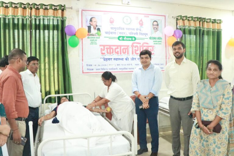 चाईबासा सदर अस्पताल में रक्तदान महाअभियान, 47 टीबी मरीजों को पोषण सहायता