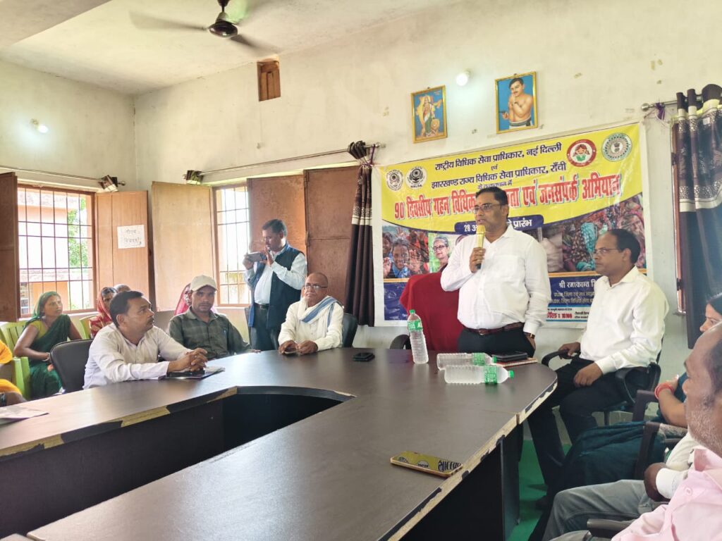 बुजुर्गों के अधिकारों पर बड़ा अभियान! धरगांव में लगा विधिक जागरूकता शिविर