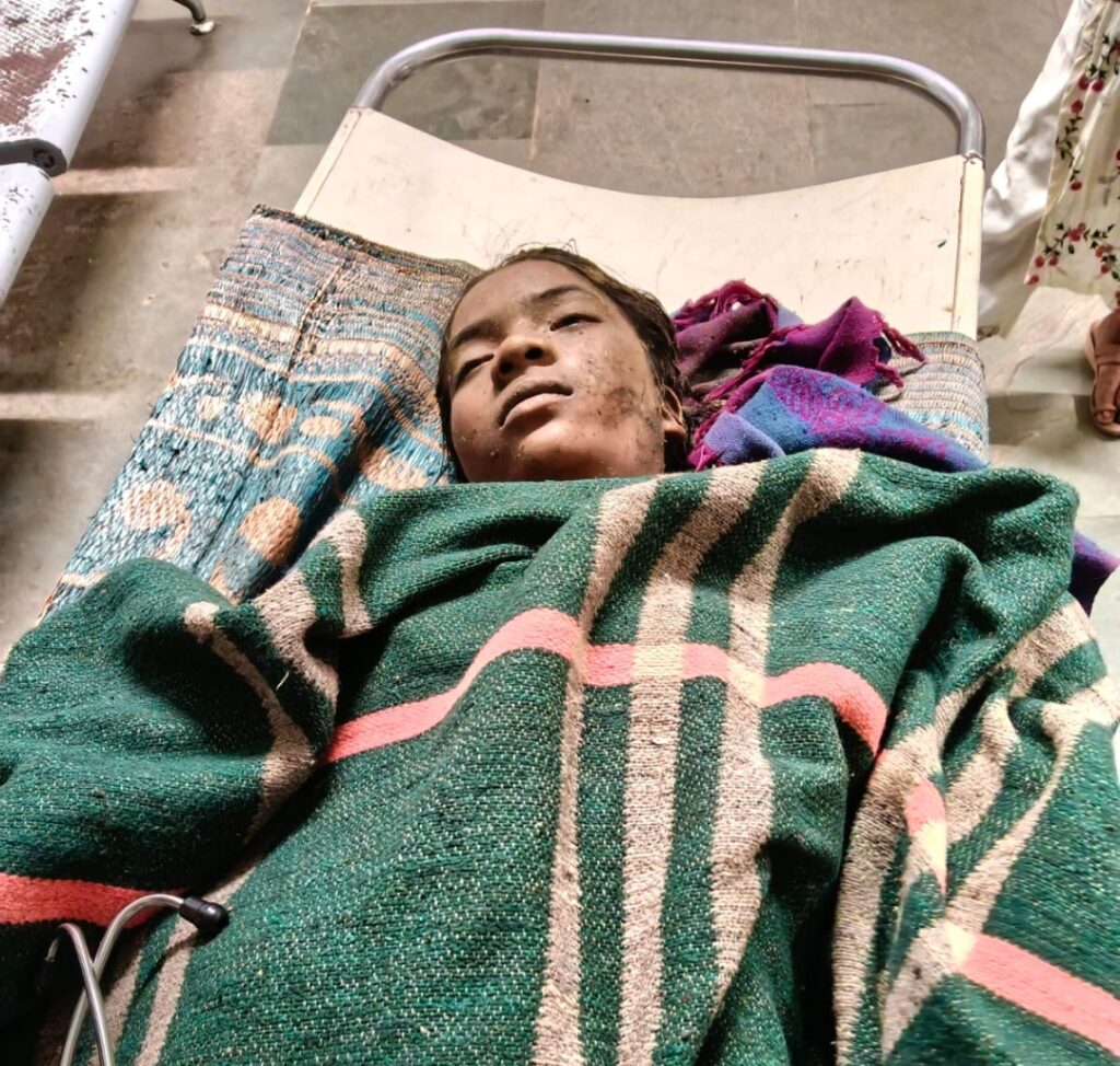 खेत में काम कर रही युवती पर गिरी बिजली, पलभर में उजड़ गया परिवार का सहारा
