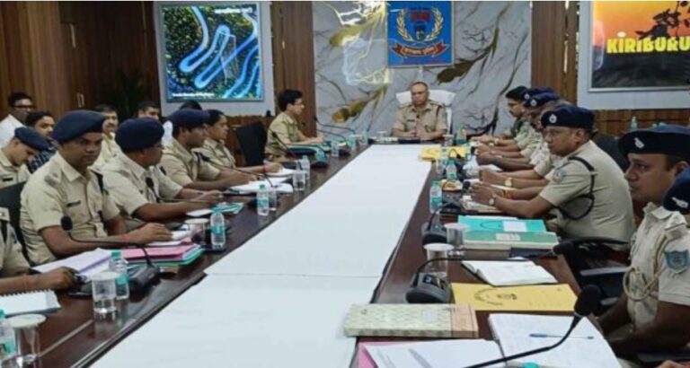 सारंडा में तेज होगा नक्सल विरोधी अभियान, एसपी अमित रेणु ने तय किया एक्शन प्लान