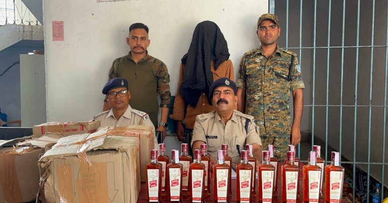 गुप्त सूचना पर चतरा पुलिस की छापेमारी, शराब तस्करी का बड़ा खुलासा