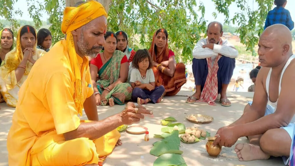 लव मैरिज से नाराज पिता ने जिंदा बेटी का कर दिया पिंडदान, गांव में चर्चा