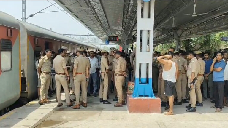 ट्रेन में बैठने की जगह नहीं मिली तो यात्री ने फैला दी बम की खौफनाक अफवाह!