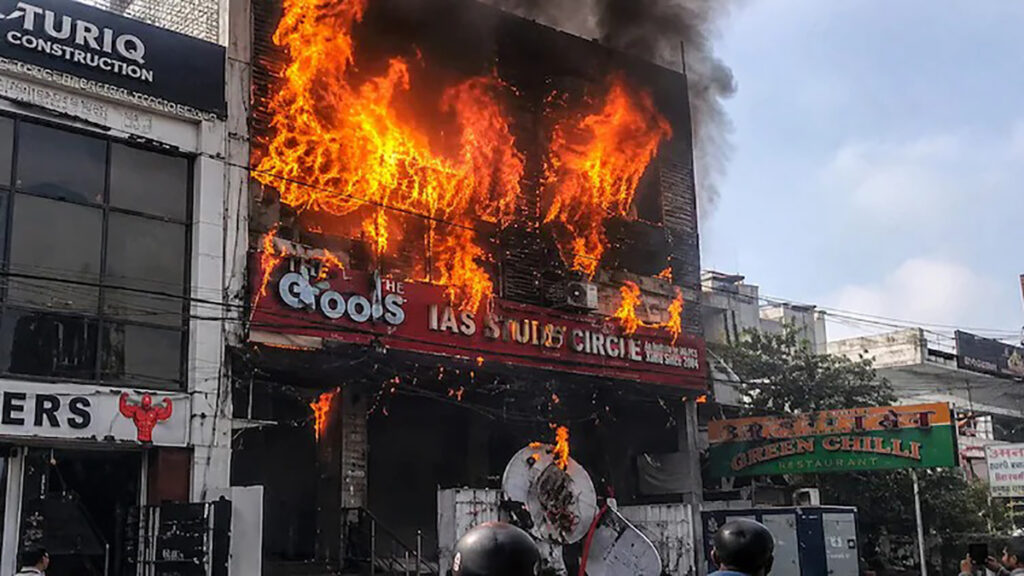 लखनऊ हादसा: कोचिंग की बिल्डिंग अवैध थी, 2016 में ही आया था गिराने का आदेश