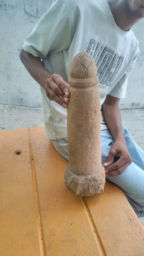 घोड़सिमर धाम के पास खेत से निकला शिवलिंग, दर्शन को उमड़ी श्रद्धालुओं की भीड़