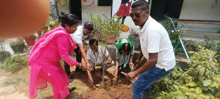 ‘एक पेड़ मां के नाम’ अभियान में बच्चों ने लगाया हरियाली का संकल्प, गूंजा पर्यावरण बचाने का संदेश