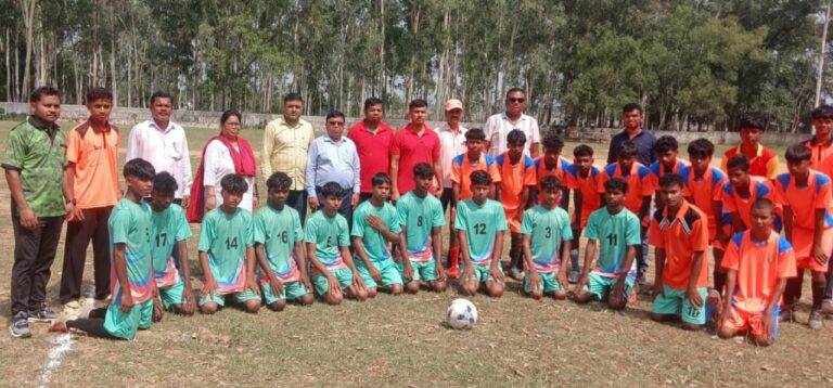 माराडीह स्कूल का फुटबॉल में जलवा, फाइनल में 2-0 से जीतकर बना प्रखंड चैंपियन