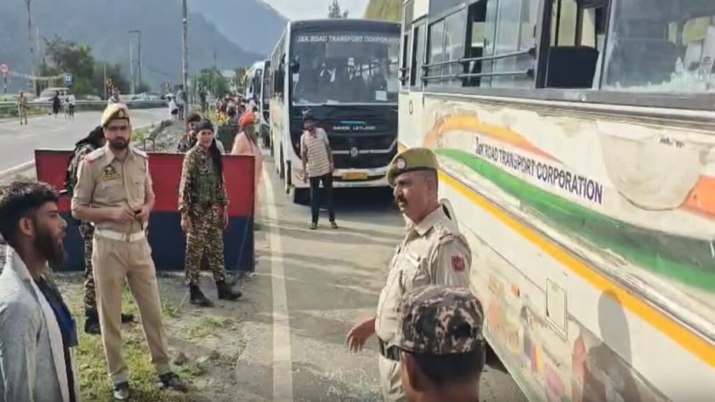 अमरनाथ यात्रियों की बस का ब्रेक फेल, दो बसों और कार की टक्कर में 18 घायल