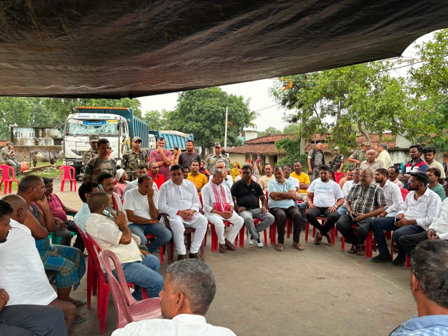 CRPF जवान की मौत पर चतरा में उबाल,CRPF जवान की मौत , सांसद-विधायक भी आंदोलन के समर्थन में
