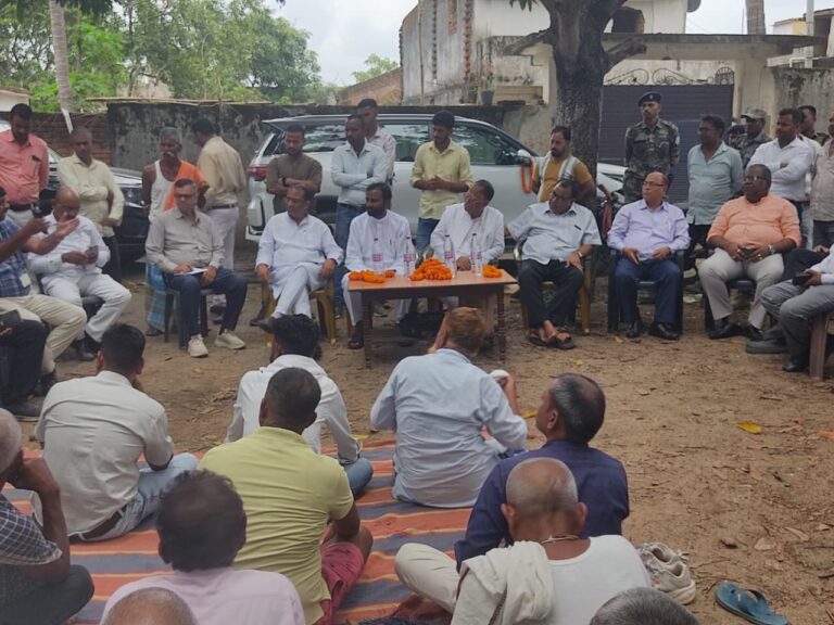एशपॉन्ड से उड़ती राख पर फूटा ग्रामीणों का गुस्सा, जानकी यादव ने डीवीसी को दी चेतावनी
