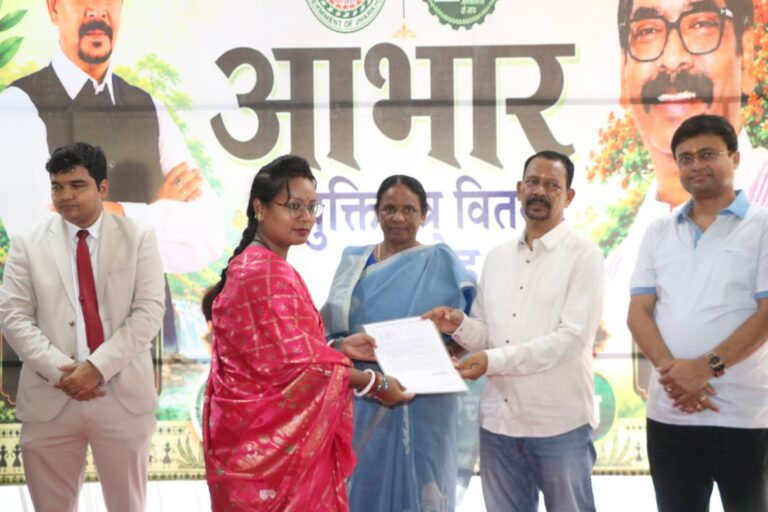 178 अभ्यर्थियों के हाथों में पहुंचे नियुक्ति पत्र, मंत्री दीपक बिरुआ और सांसद जोबा माझी ने दी बधाई