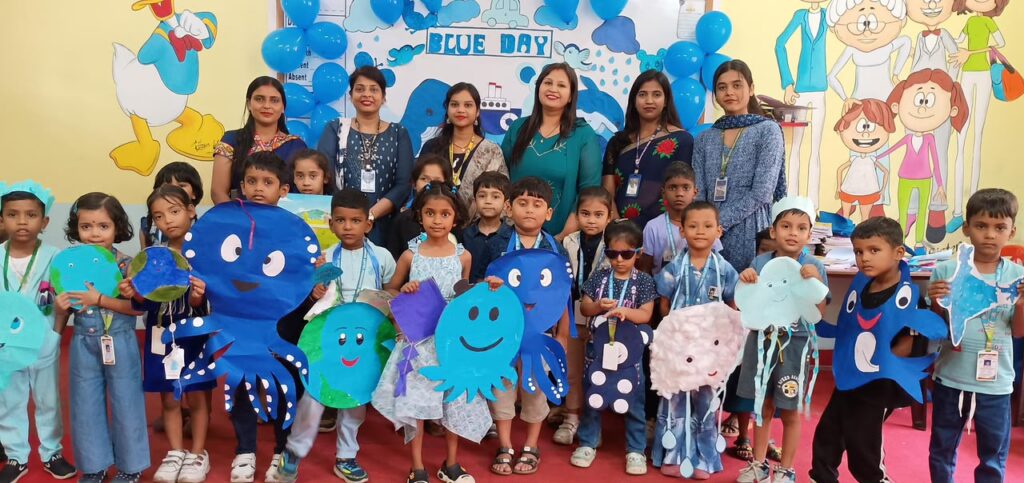 द रामेश्वर वैली स्कूल में ब्लू डे की धूम, नन्हे बच्चों ने रंग-बिरंगी गतिविधियों से जीता सबका दिल