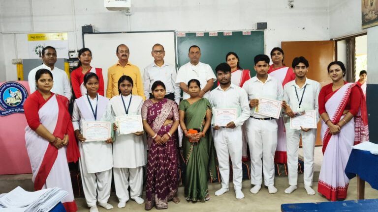 त्रैमासिक परीक्षा परिणाम घोषित, विज्ञान में रवि और कला में सोनिका ने किया टॉप, मेधावियों का सम्मान