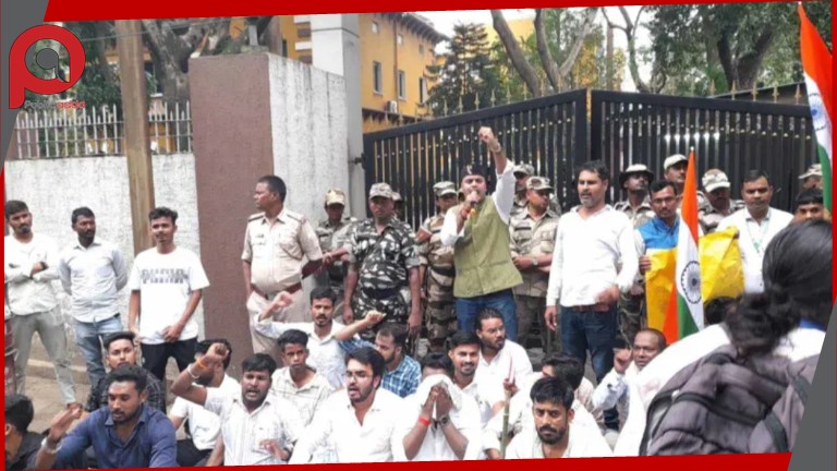 आधी रात बिना हस्ताक्षर जारी हुआ रिजल्ट, आयोग कार्यालय का घेराव, सीसीटीवी फुटेज जांचने की मांग