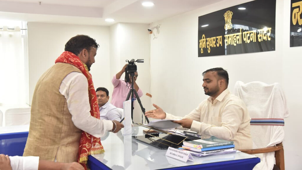 बांकीपुर विधानसभा उपचुनाव में भाजपा उम्मीदवार अभिषेक कुमार ने किया नामांकन