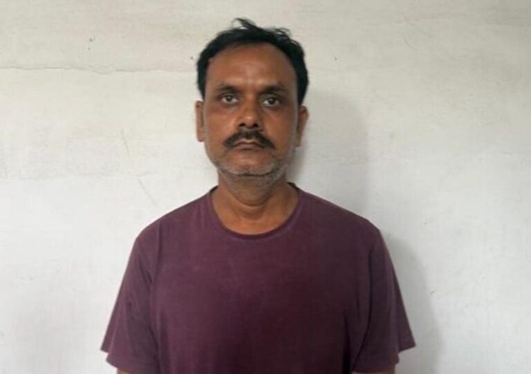 आदित्यपुर पुलिस की बड़ी सफलता, पांच साल पुराने केस का फरार आरोपी गिरफ्तार