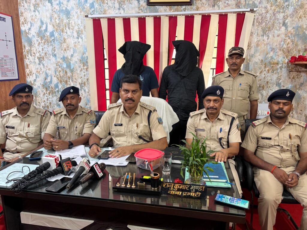 बुलेट गैंग का पर्दाफाश! 50 हजार की छिनतई करने वाले दो शातिर लुटेरे गिरफ्तार