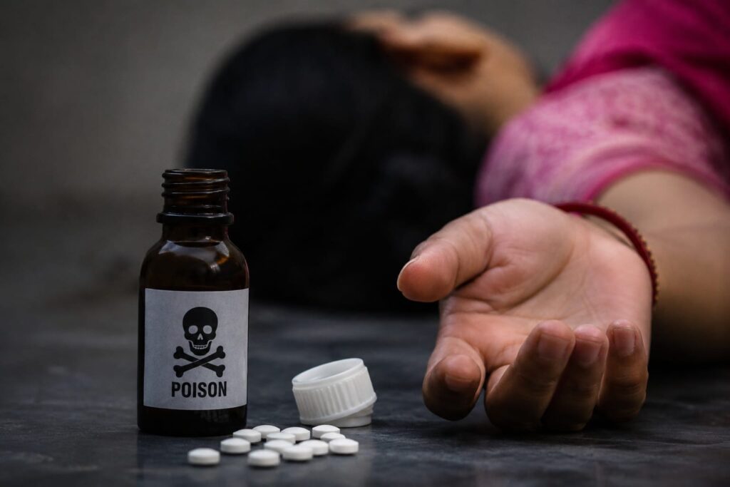 मायके से लौटने के बाद महिला ने खाया जहर, तीन बच्चों के सिर से उठा मां का साया