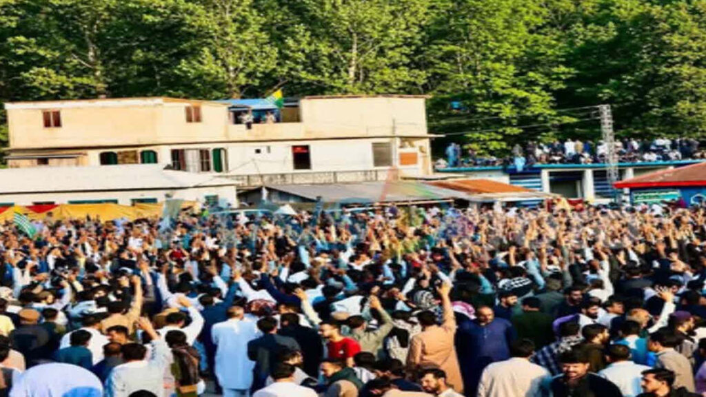 PoK में बगावत तेज; बड़े पैमाने पर विरोध प्रदर्शनों के बीच भारत से मांगी मदद