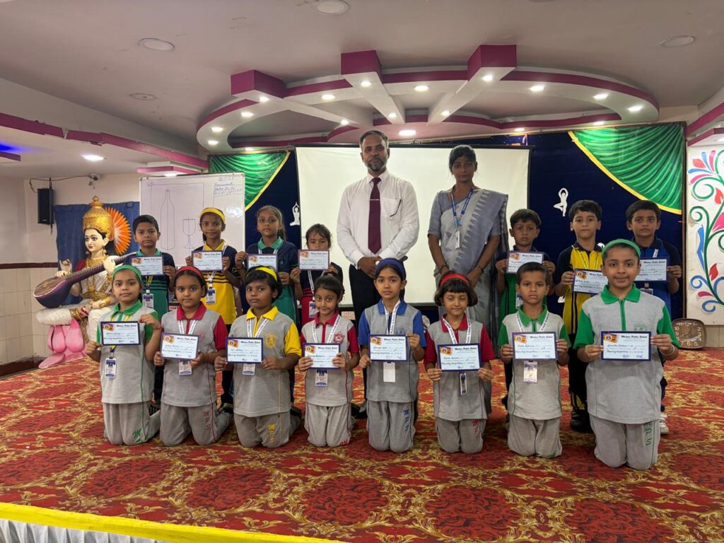 कोडरमा के मॉडर्न पब्लिक स्कूल में अक्षरों का जादू, हिंदी सुलेख प्रतियोगिता में बच्चों ने दिखाई प्रतिभा
