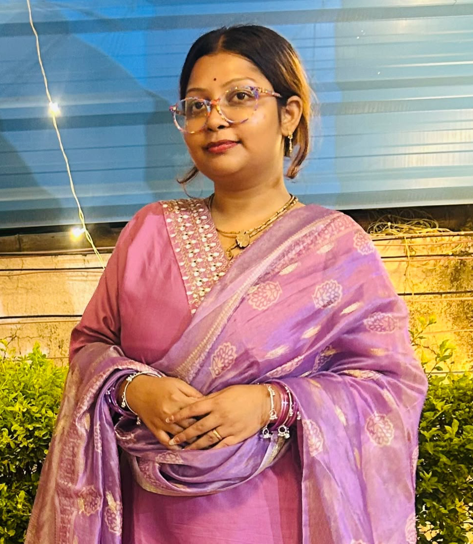 नवी ठाकुर, छात्रा