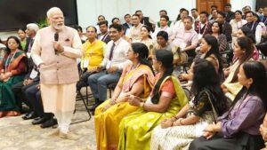 राष्ट्रीय पुरस्कार पाने वाले शिक्षकों से मिले पीएम मोदी
