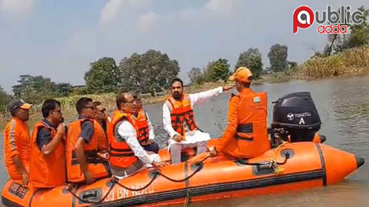 बाढ़ से तबाही का जायजा लेने पहुंचे