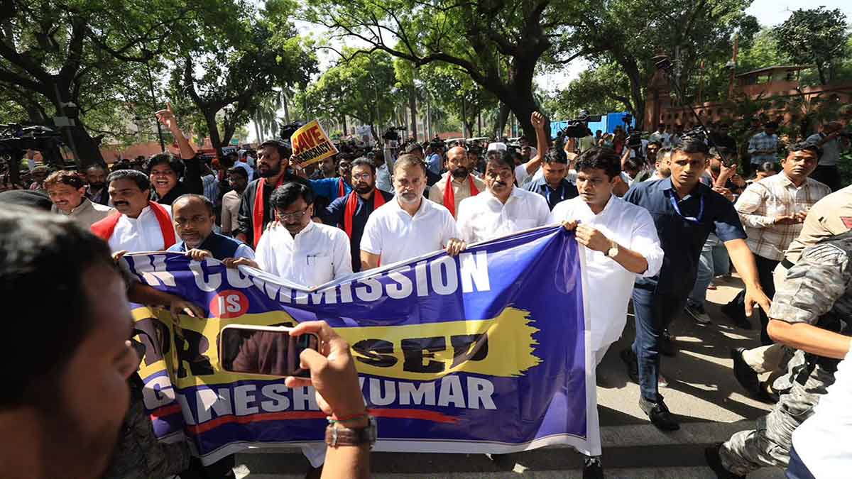 ज्ञानेश कुमार के इस्तीफे की मांग, विपक्ष का मार्च